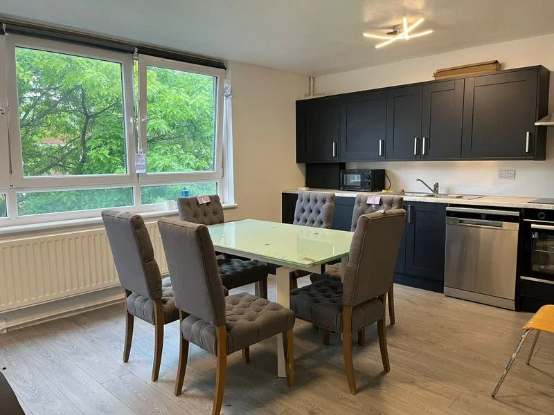 Flat Valiant House in Greater London