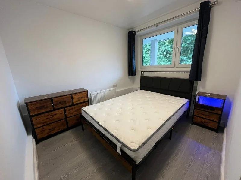 Flat Valiant House in Greater London