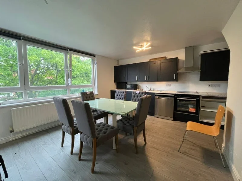 Flat Valiant House in Greater London