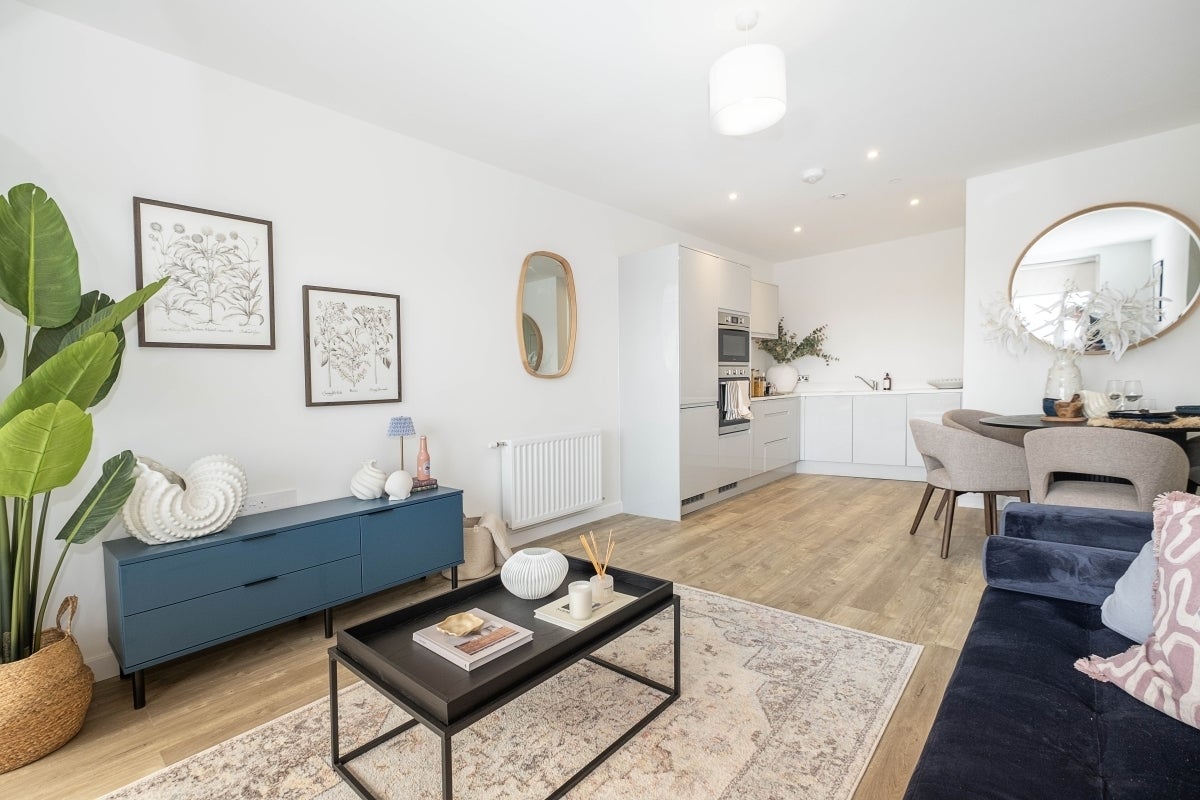 Flat Elmsleigh Road in Borough of Spelthorne