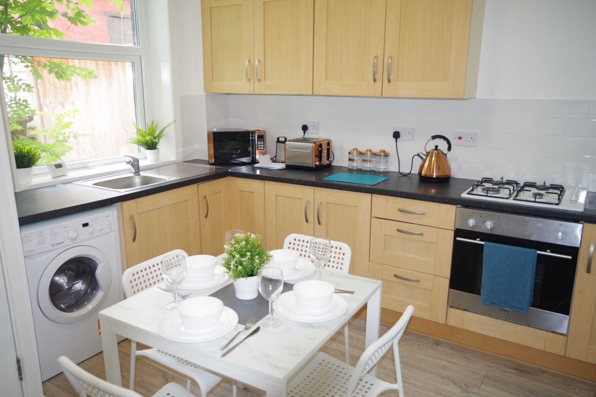 Room Edge Lane Road in Royton