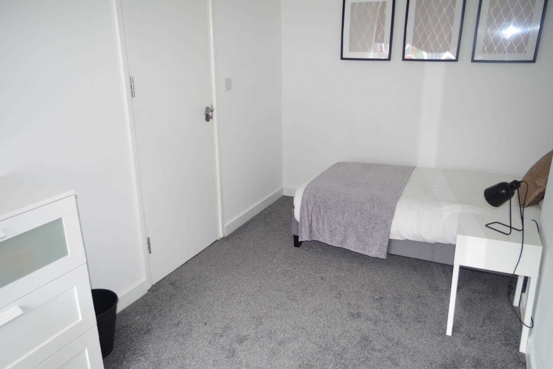 Room Edge Lane Road in Royton