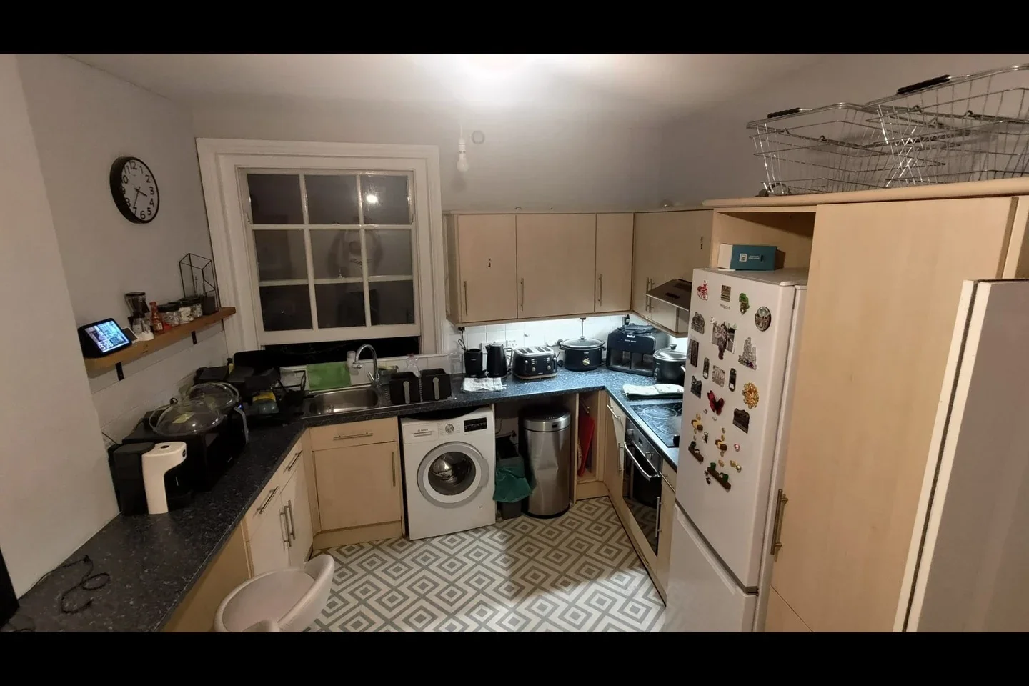 Room Replingham Road in Greater London