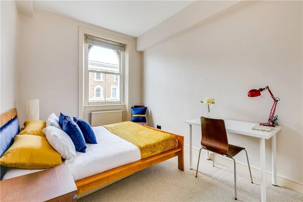 Flat Nevern Place in Greater London