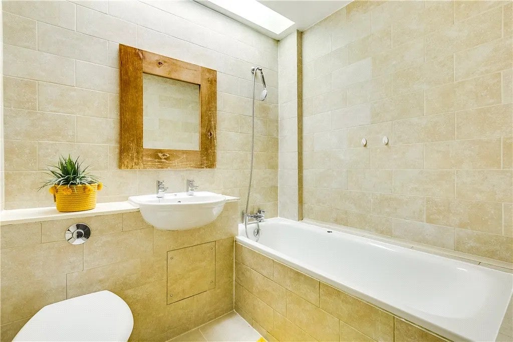 Flat Nevern Place in Greater London