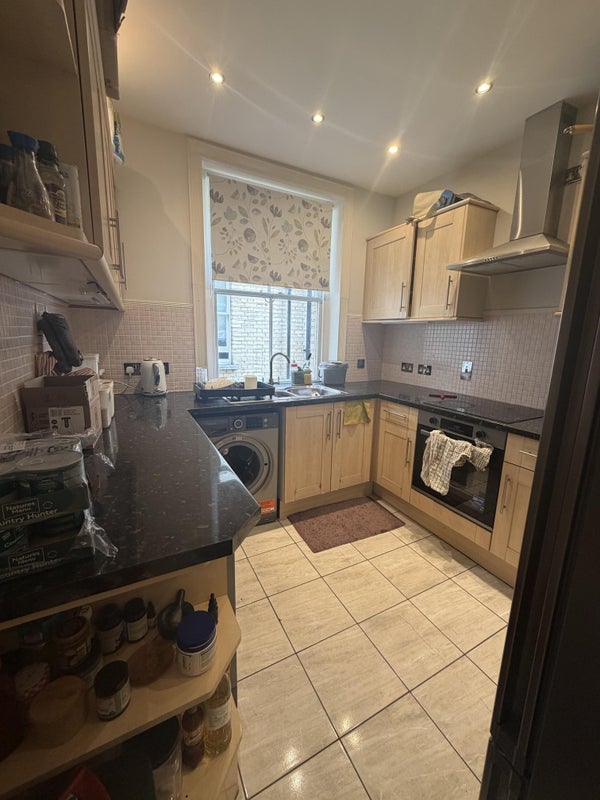Room Wymering Road in City of Westminster