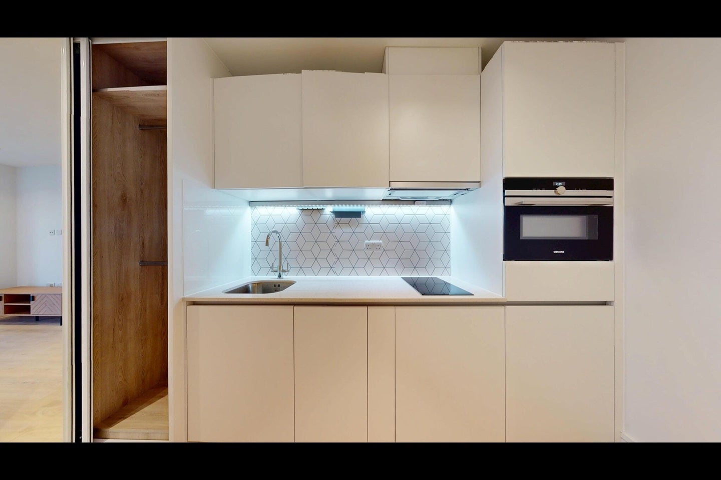 Flat Coombe Lane in Greater London