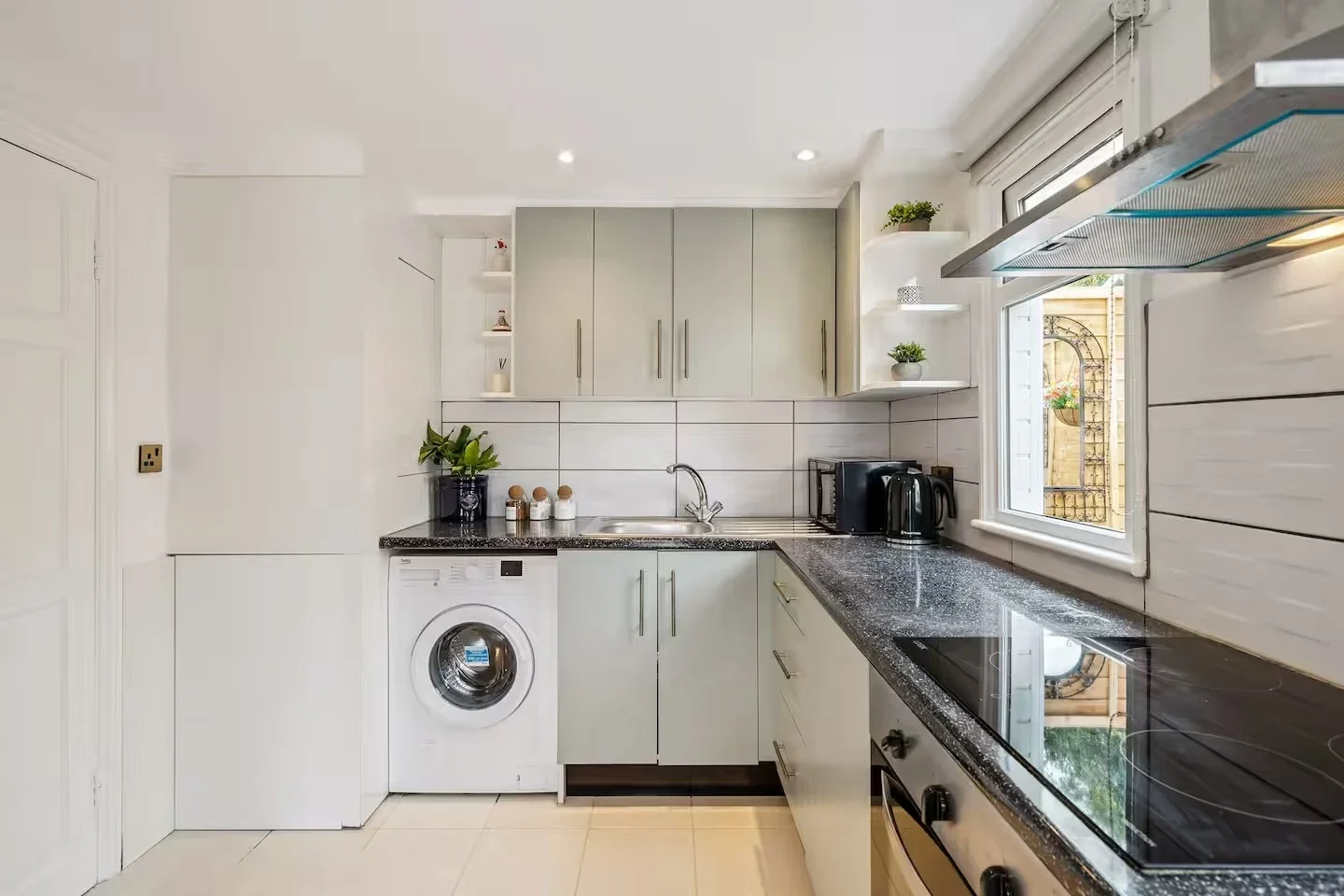 Flat Westfields Road in Greater London