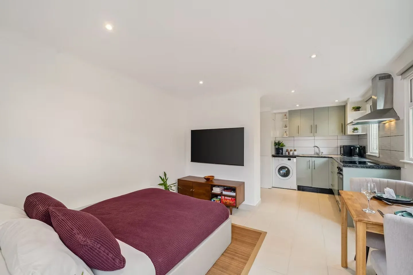 Flat Westfields Road in Greater London