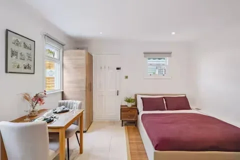 Flat Westfields Road in Greater London