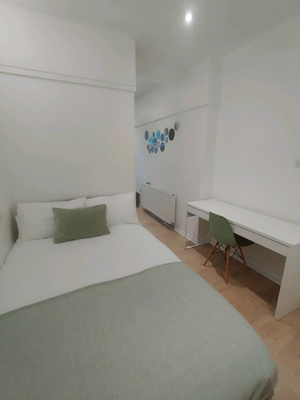 Room Grasmere Street in Liverpool