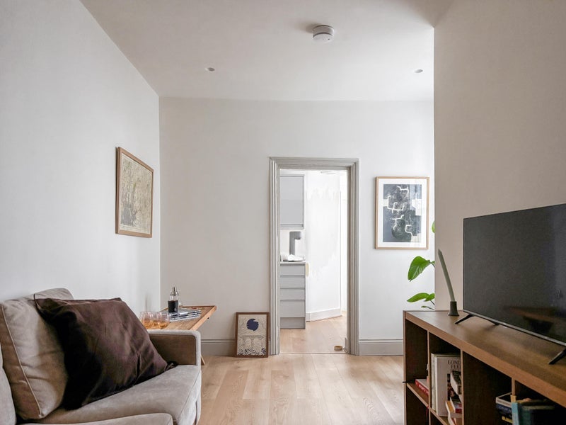 Room Kitchener Road in Greater London