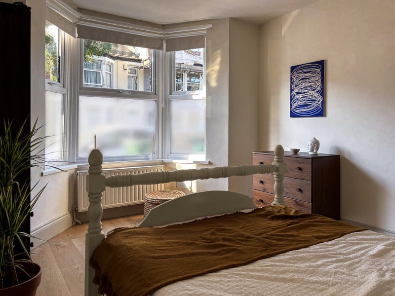 Room Kitchener Road in Greater London