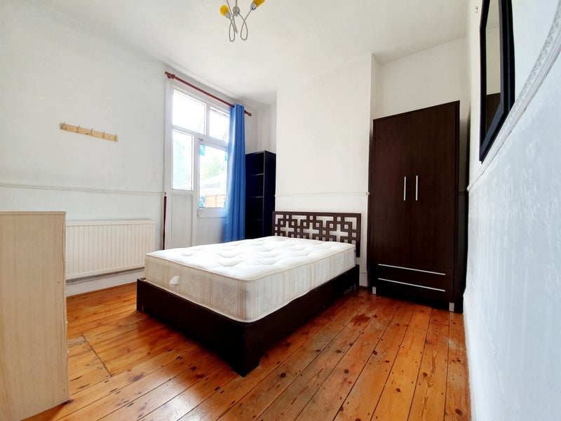 Room Meads Road in Greater London