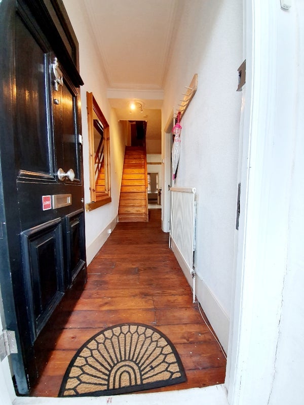 Room Meads Road in Greater London