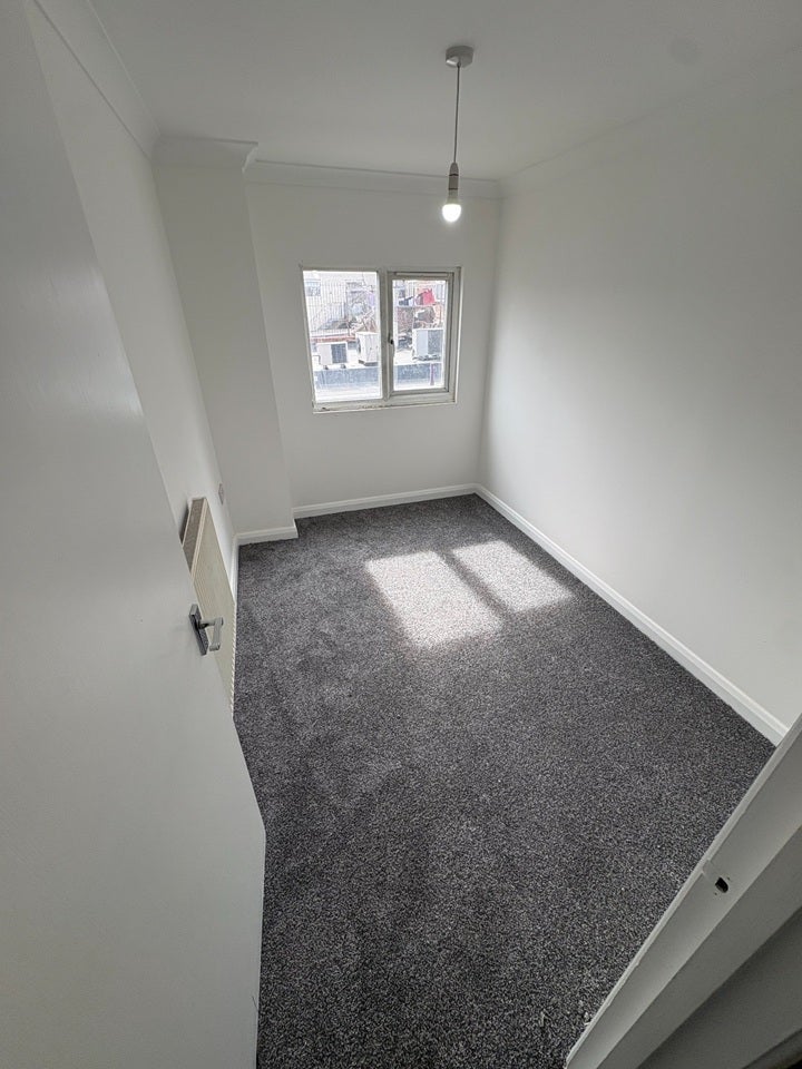 Flat Neasden Lane in Greater London