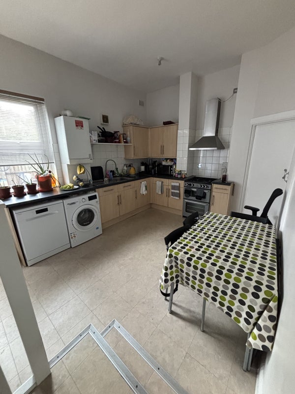Room Platinum Mews in Greater London