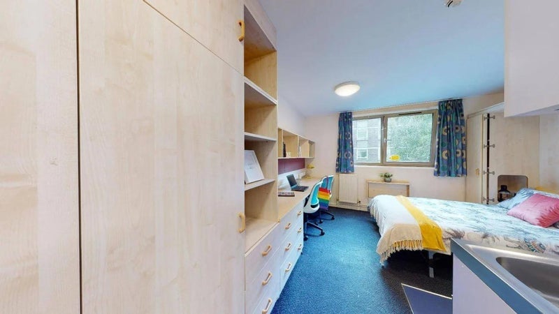 Room Brunswick Square in Greater London