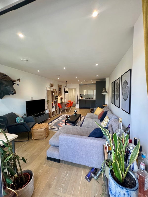 Room Hemming Street in Greater London