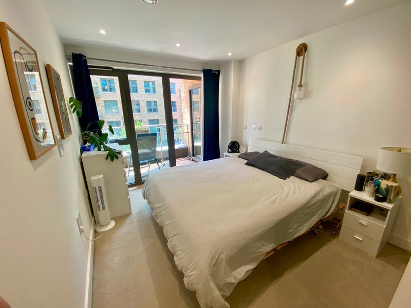 Room Hemming Street in Greater London