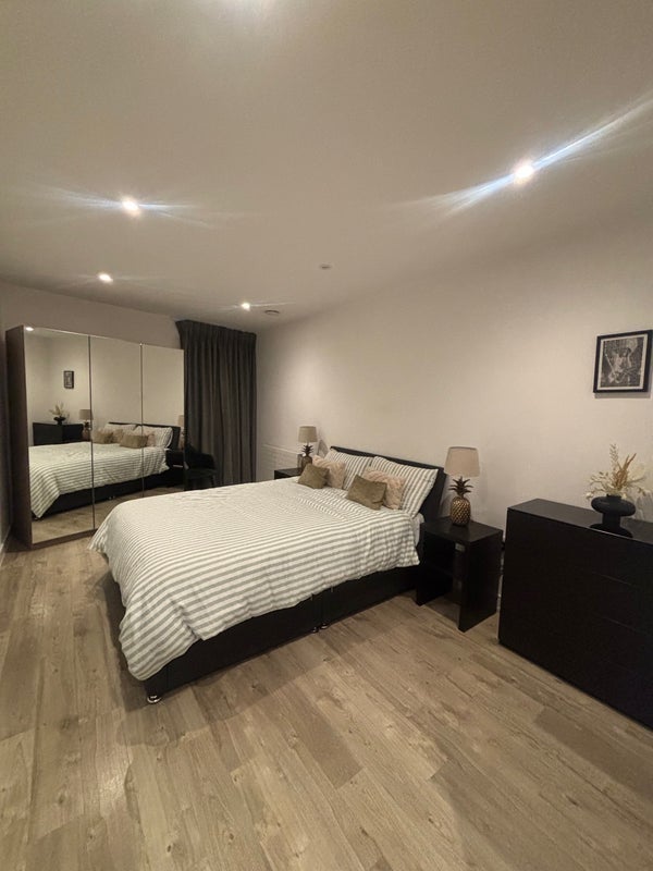 Room Wood's Road in Greater London