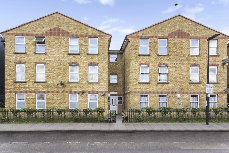 Flat St Leonard's Street in Greater London