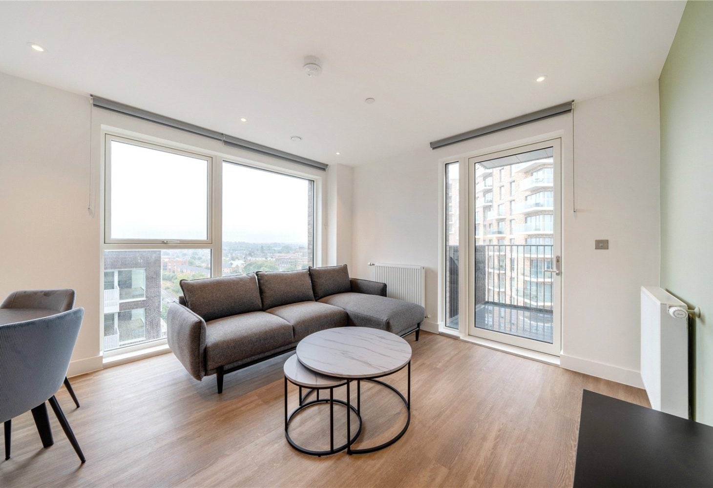 Flat Henley Cross in Greater London