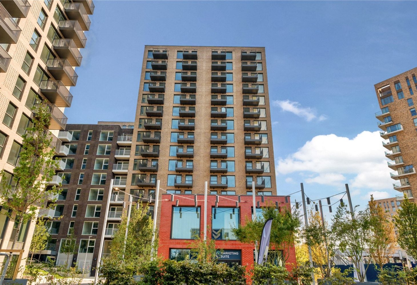 Flat Henley Cross in Greater London