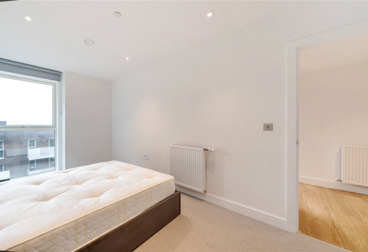 Flat Henley Cross in Greater London