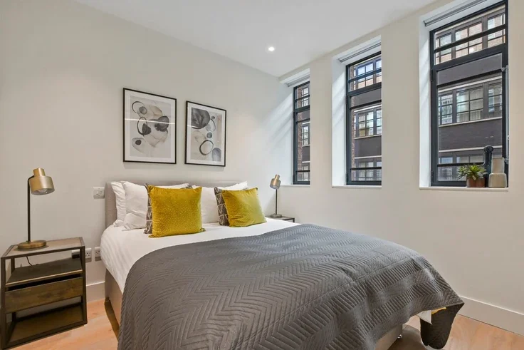Flat Whitfield Street in Greater London
