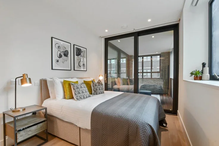 Flat Whitfield Street in Greater London