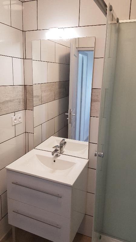 Room Rue des Treilles in Libourne