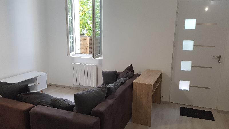 Room Rue des Treilles in Libourne