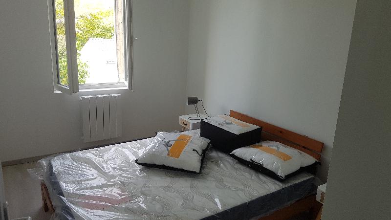 Room Rue des Treilles in Libourne