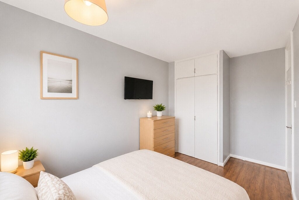 Room Wick Road in Greater London
