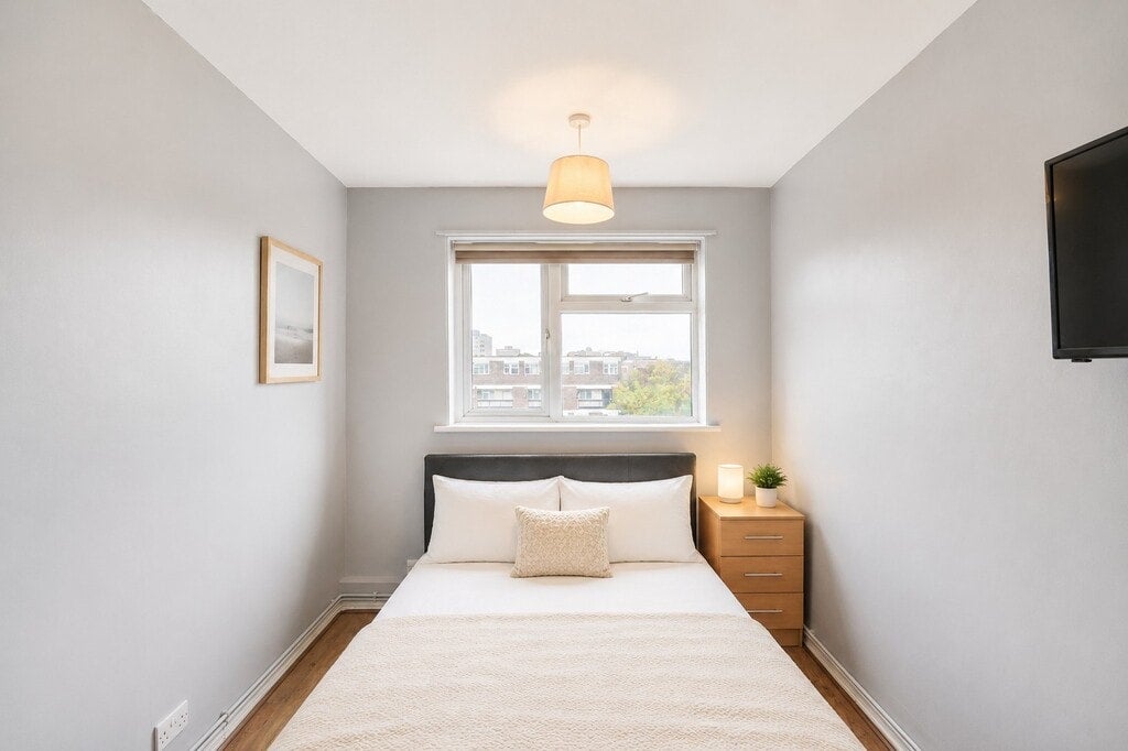 Room Wick Road in Greater London