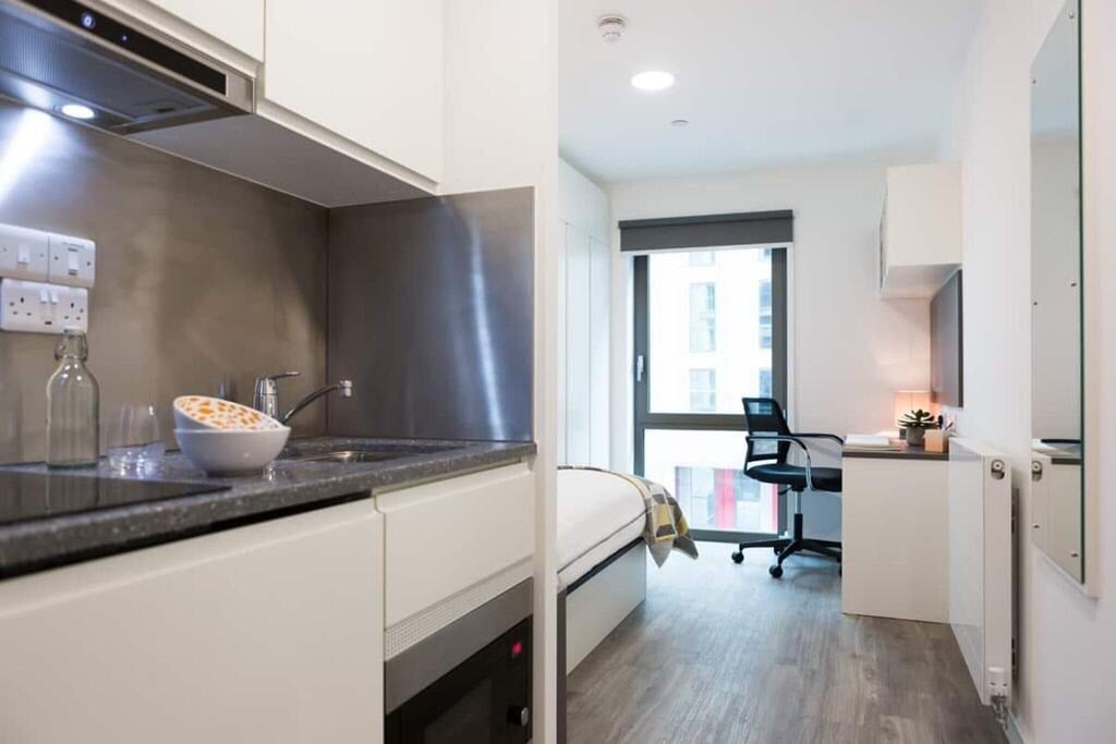 Room Holloway Road in Greater London