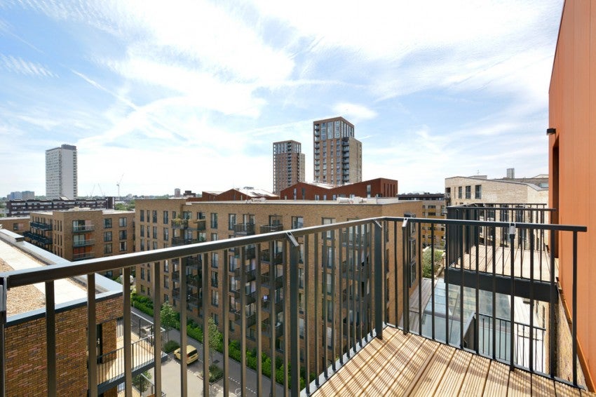 Flat Plough Way in Greater London