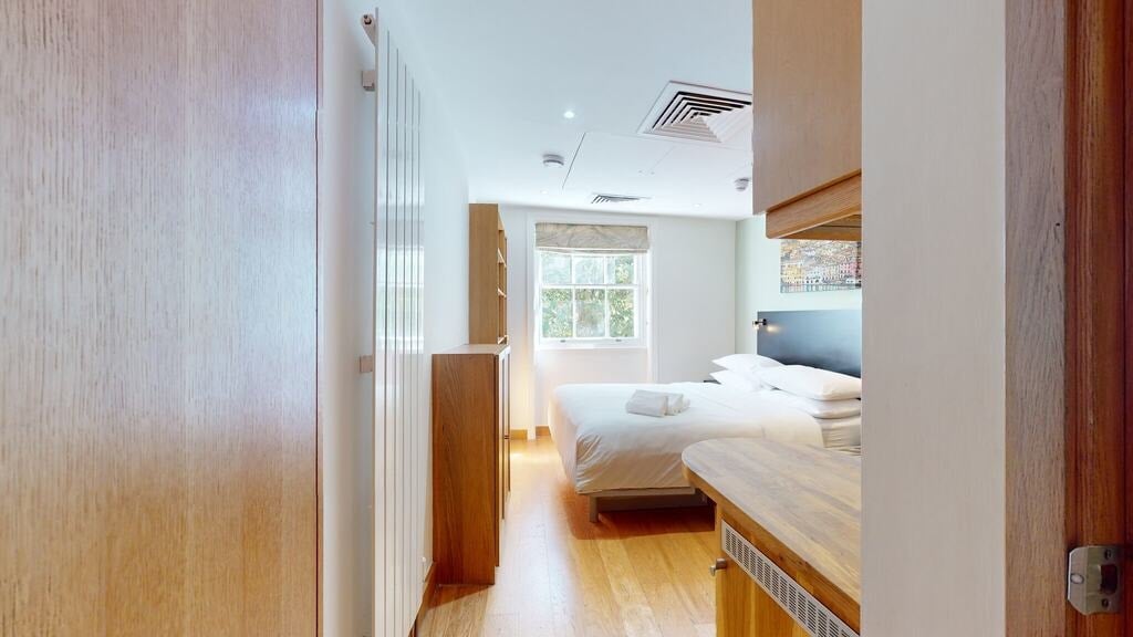 Flat Cartwright Gardens in Greater London