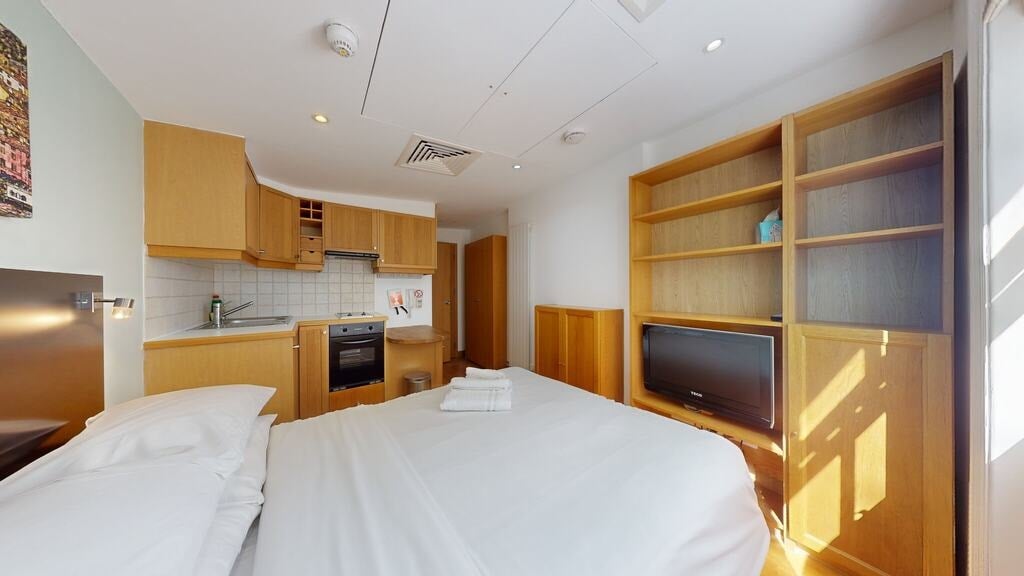 Flat Cartwright Gardens in Greater London