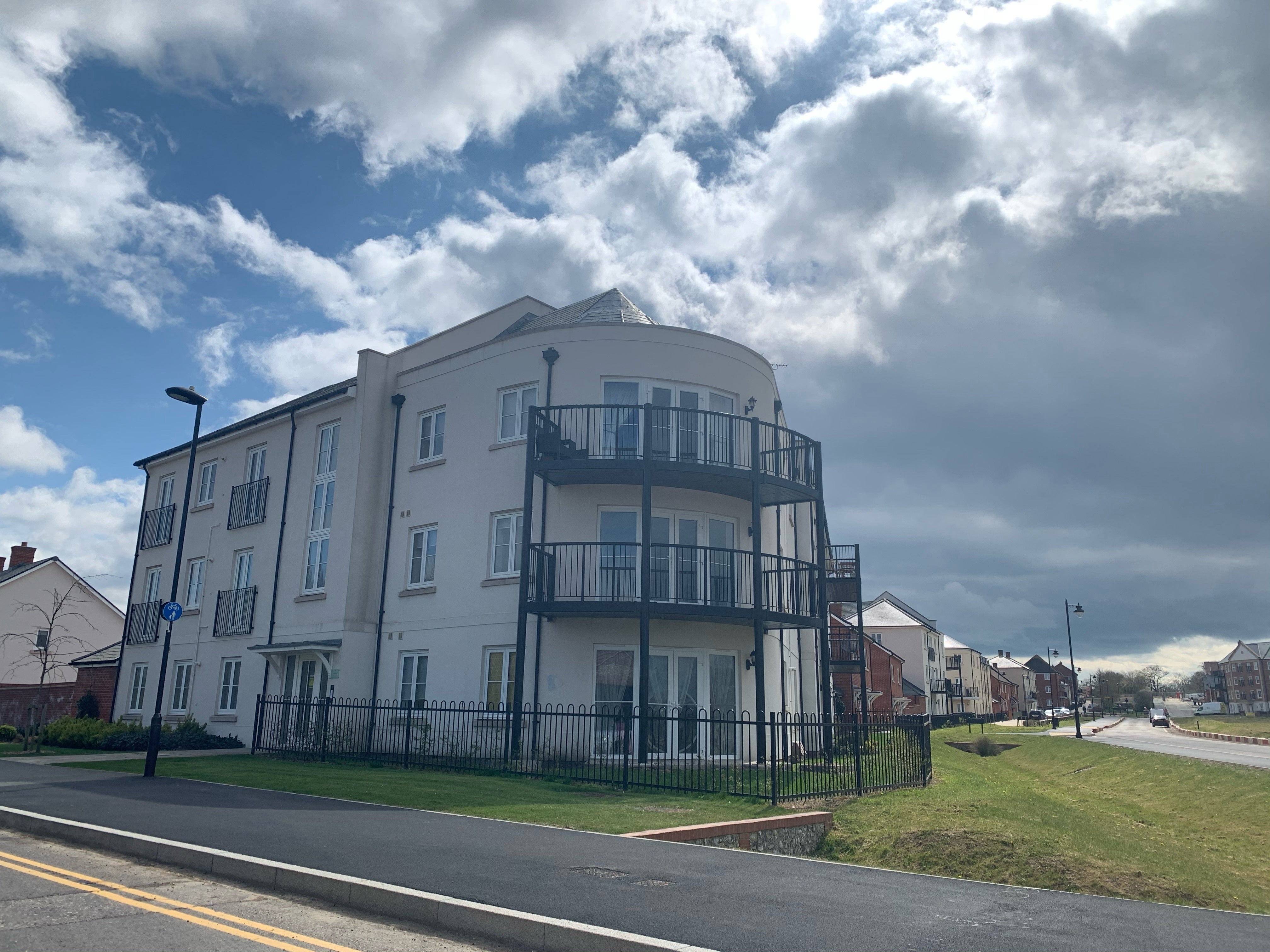 Flat Houghton Avenue in Winchester