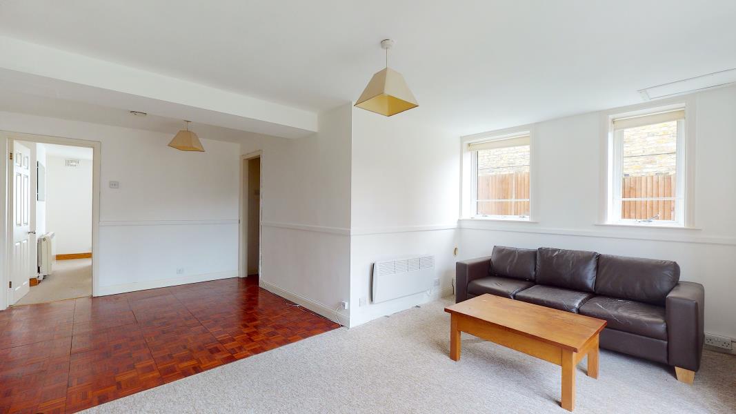 Flat Sydney Road in Greater London