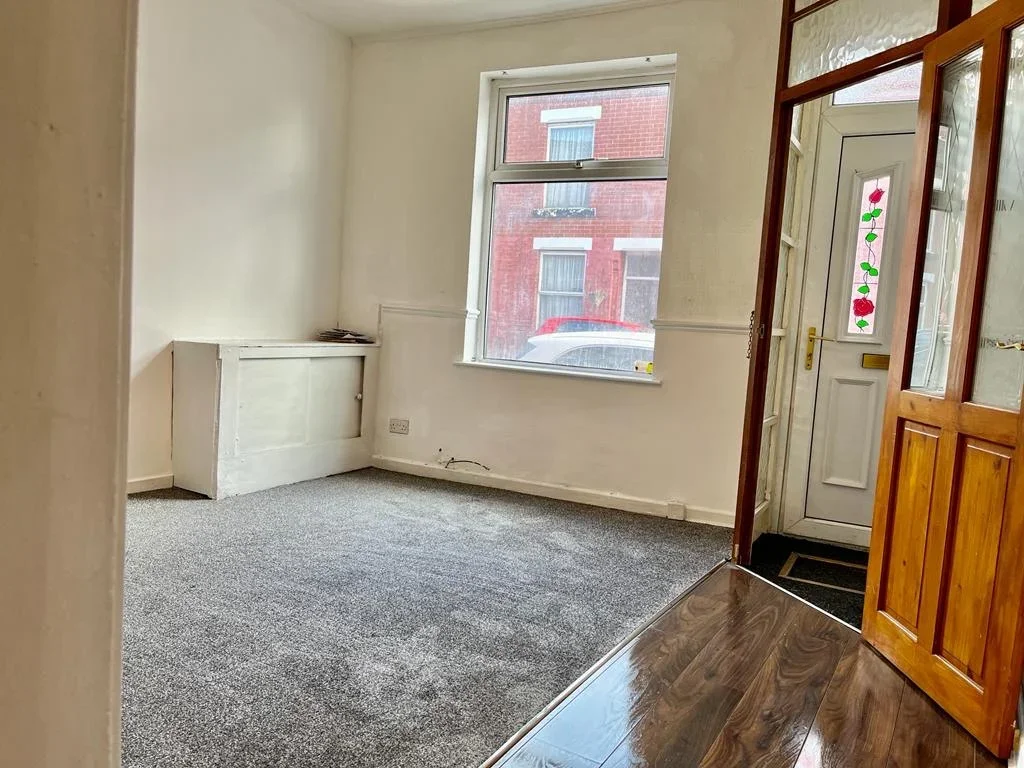 Room Sheerness Street in Manchester