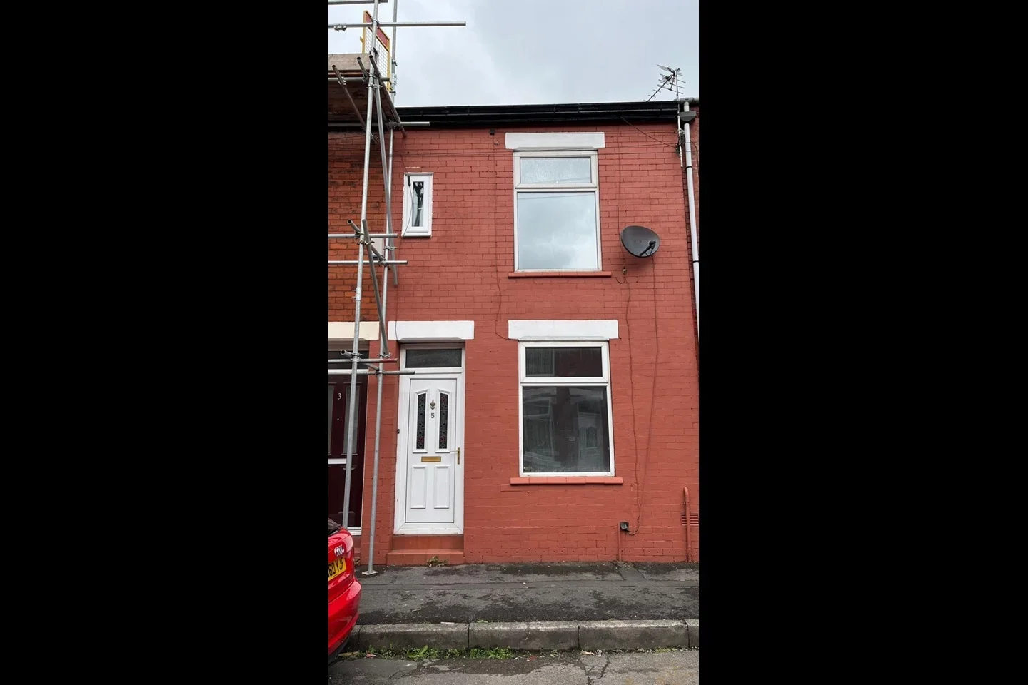 Room Sheerness Street in Manchester
