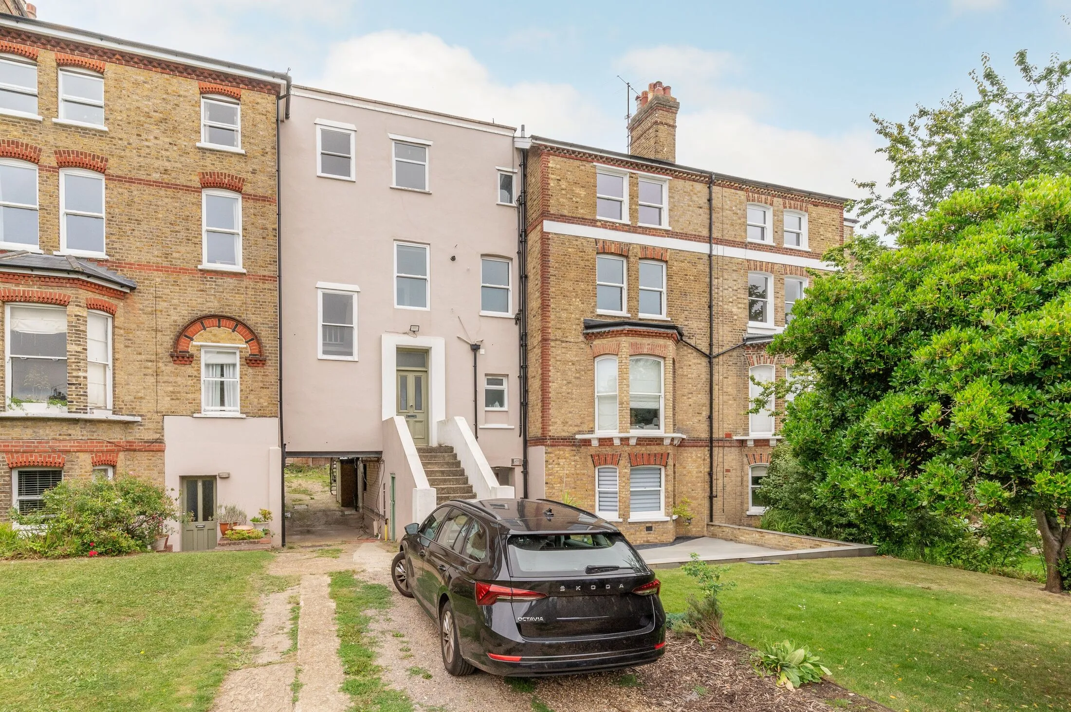 Flat Thornton Hill in Greater London