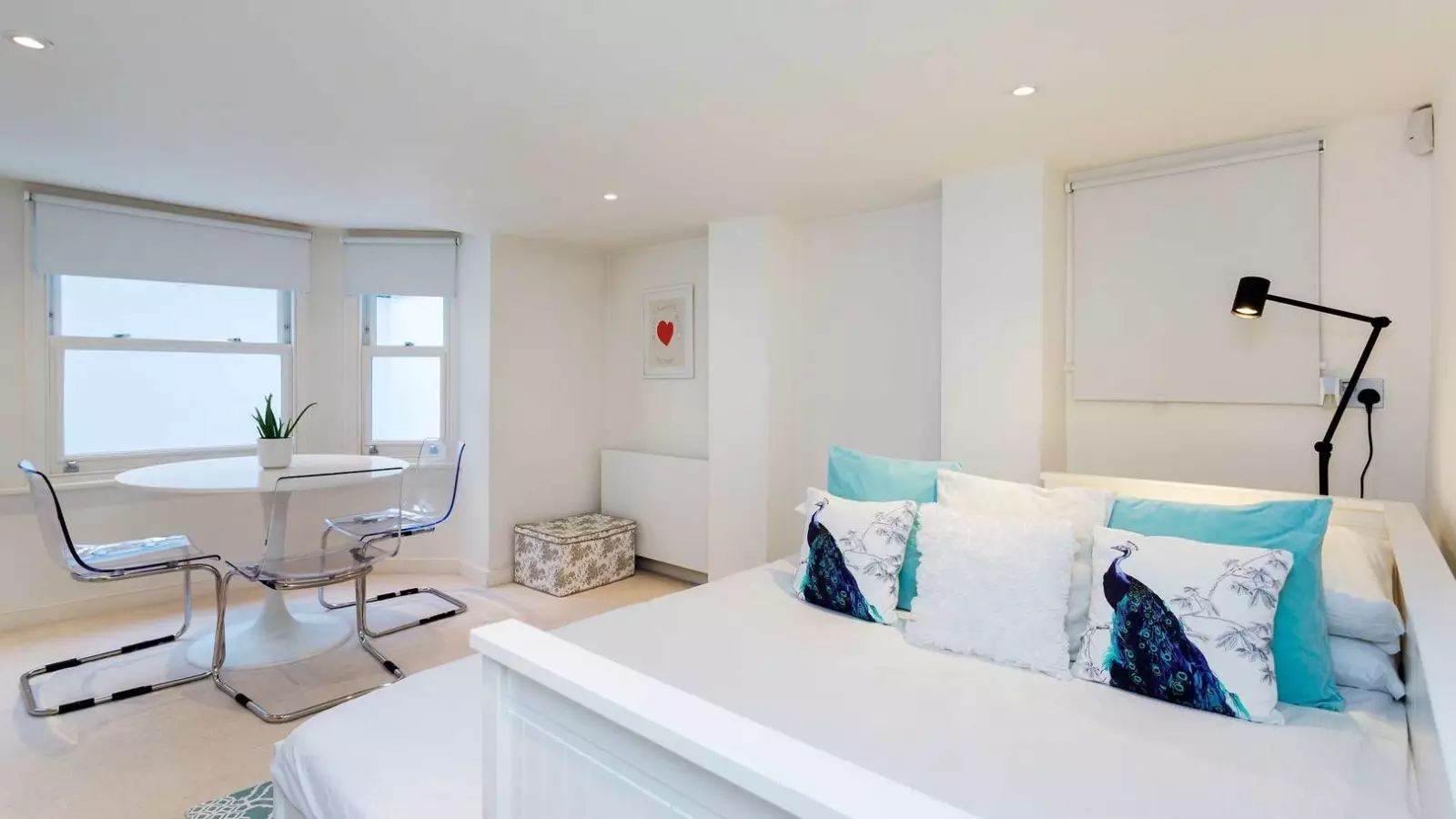 Flat Broomwood Road in Greater London