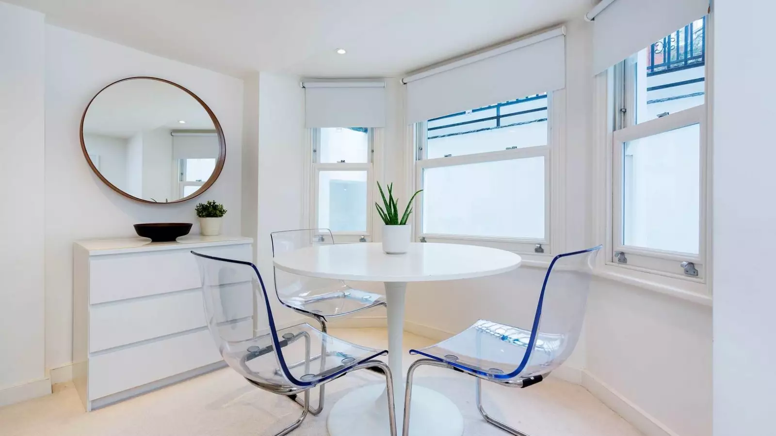 Flat Broomwood Road in Greater London