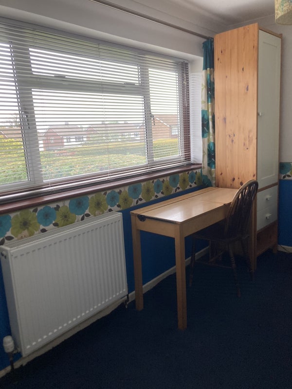 Room Mereworth Close in Greater London