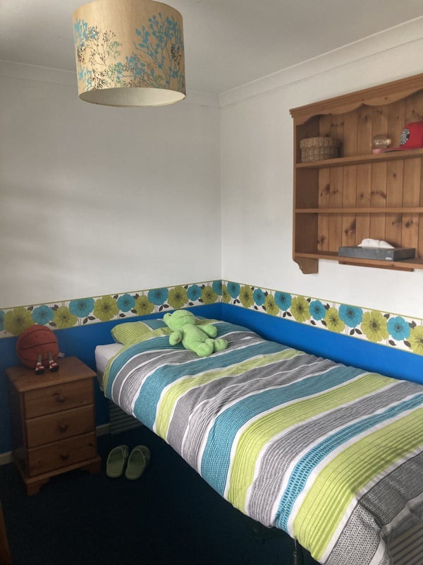 Room Mereworth Close in Greater London