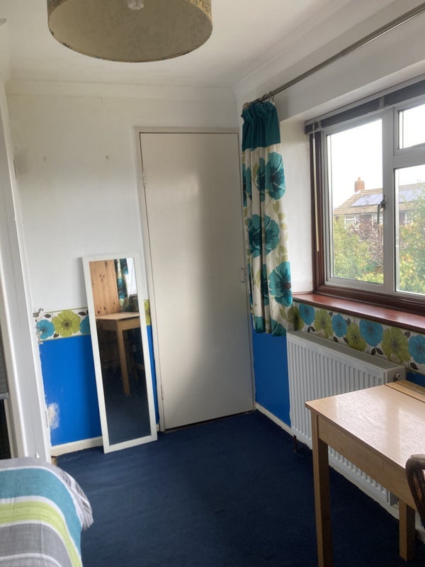 Room Mereworth Close in Greater London
